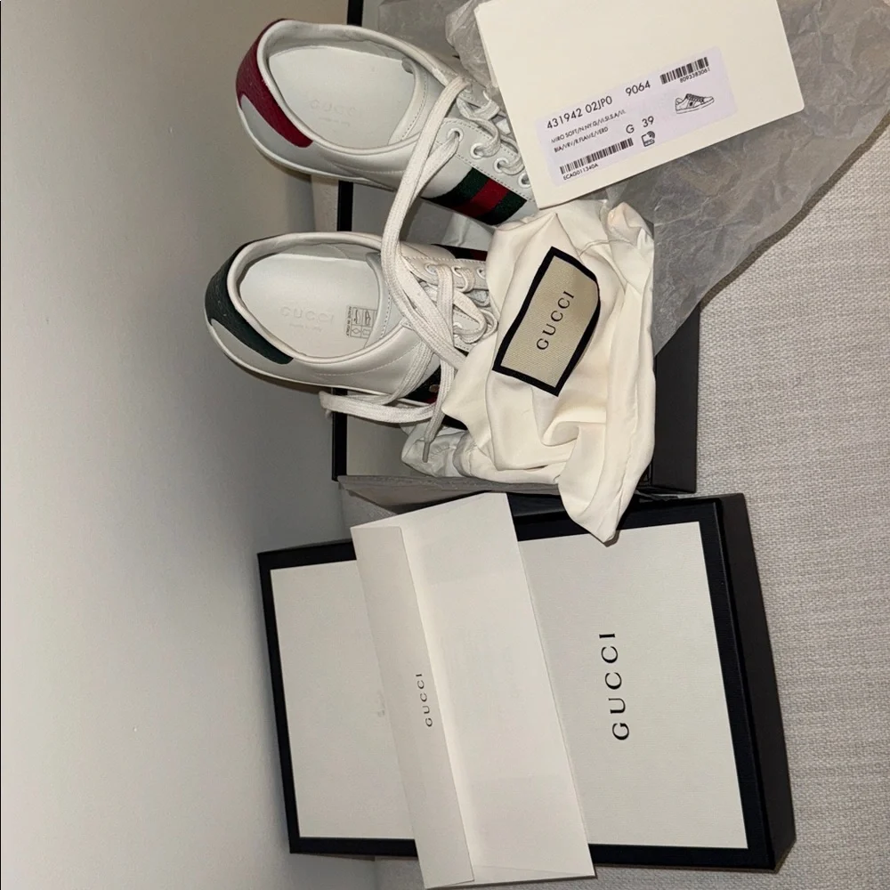 Gucci New Ace Bee Sneakers - Picture 3 of 4